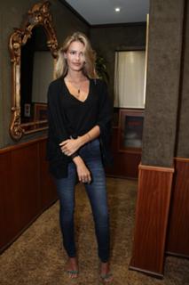 Yasmin Brunet feet photo thumbnail