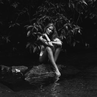 Yasmin Brunet feet photo thumbnail