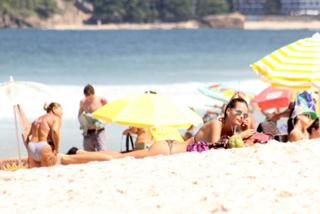 Yasmin Brunet feet photo thumbnail