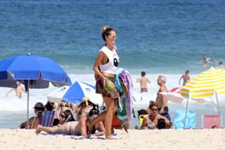 Yasmin Brunet feet photo thumbnail