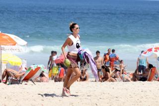 Yasmin Brunet feet photo thumbnail