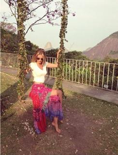 Yasmin Brunet feet photo thumbnail