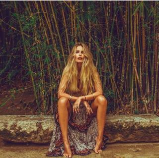 Yasmin Brunet feet photo thumbnail