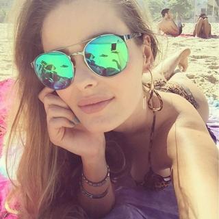 Yasmin Brunet feet photo thumbnail