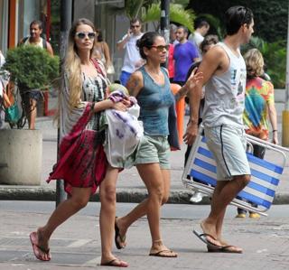 Yasmin Brunet feet photo thumbnail