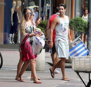 Yasmin Brunet feet photo thumbnail