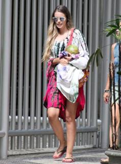 Yasmin Brunet feet photo thumbnail