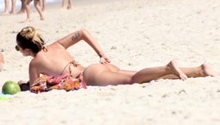 Yasmin Brunet feet photo thumbnail