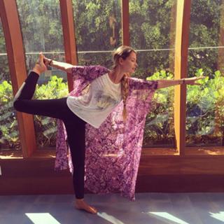 Yasmin Brunet feet photo thumbnail