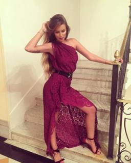 Yasmin Brunet feet photo thumbnail