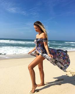 Yasmin Brunet feet photo thumbnail