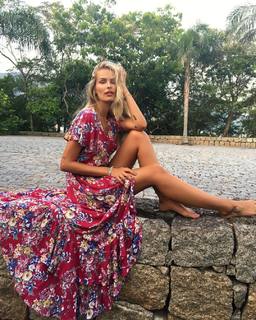 Yasmin Brunet feet photo thumbnail