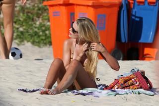 Yasmin Brunet feet photo thumbnail