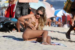 Yasmin Brunet feet photo thumbnail