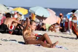 Yasmin Brunet feet photo thumbnail