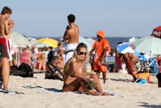 Yasmin Brunet feet photo thumbnail