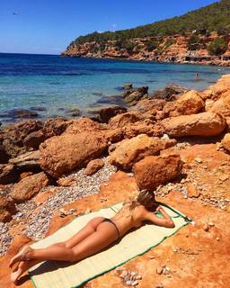 Yasmin Brunet feet photo thumbnail