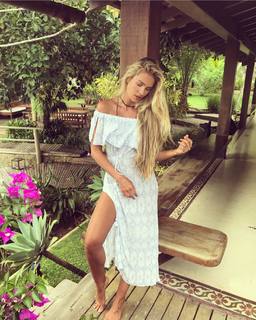 Yasmin Brunet feet photo thumbnail