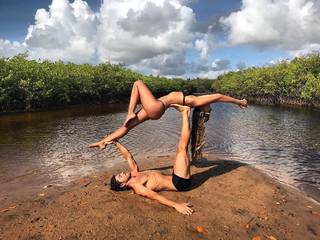 Yasmin Brunet feet photo thumbnail