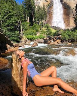 Yasmin Brunet feet photo thumbnail