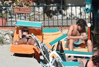 Yasmin Brunet feet photo thumbnail