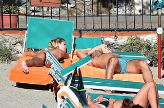 Yasmin Brunet feet photo thumbnail