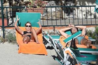 Yasmin Brunet feet photo thumbnail