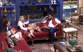 Yasmin Brunet feet photo thumbnail