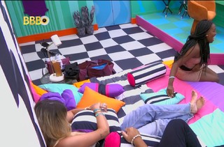 Yasmin Brunet feet photo thumbnail