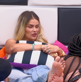 Yasmin Brunet feet photo thumbnail