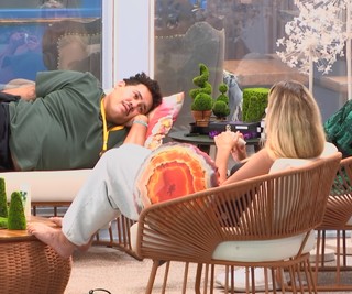 Yasmin Brunet feet photo thumbnail