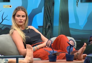 Yasmin Brunet feet photo thumbnail