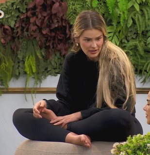 Yasmin Brunet feet photo thumbnail