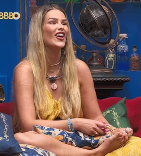 Yasmin Brunet feet photo thumbnail