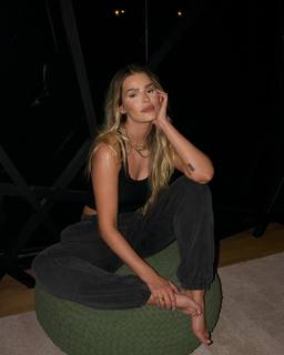 Yasmin Brunet feet photo thumbnail