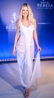 Yasmin Brunet feet photo thumbnail