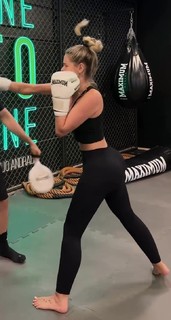 Yasmin Brunet feet photo thumbnail