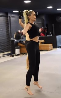 Yasmin Brunet feet photo thumbnail