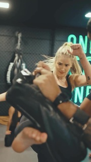 Yasmin Brunet feet photo thumbnail