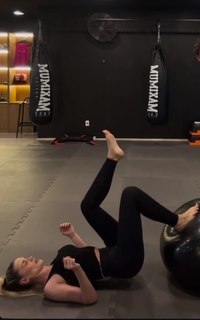 Yasmin Brunet feet photo thumbnail