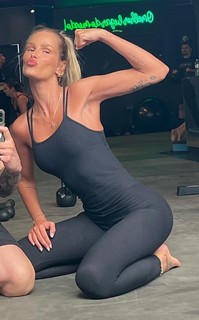 Yasmin Brunet feet photo thumbnail