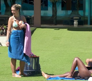 Yasmin Brunet feet photo thumbnail