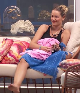 Yasmin Brunet feet photo thumbnail