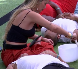 Yasmin Brunet feet photo thumbnail