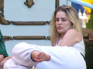 Yasmin Brunet feet photo thumbnail