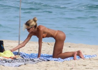 Yasmin Brunet feet photo thumbnail