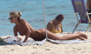 Yasmin Brunet feet photo thumbnail