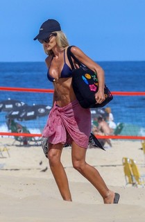 Yasmin Brunet feet photo thumbnail