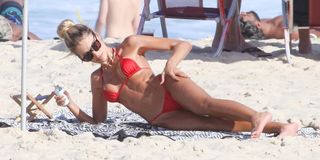 Yasmin Brunet feet photo thumbnail