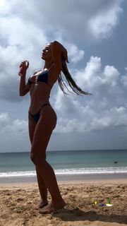 Yasmin Brunet feet photo thumbnail